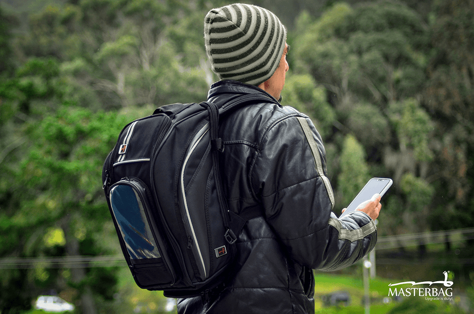 TankBag GPS, cuenta con un visor táctil que facilita la movilidad, con gran adaptación a cualquier moto y sin herrajes, sujeción segura por medio de correas ajustables, versátil y fácil de montar y desmontar.