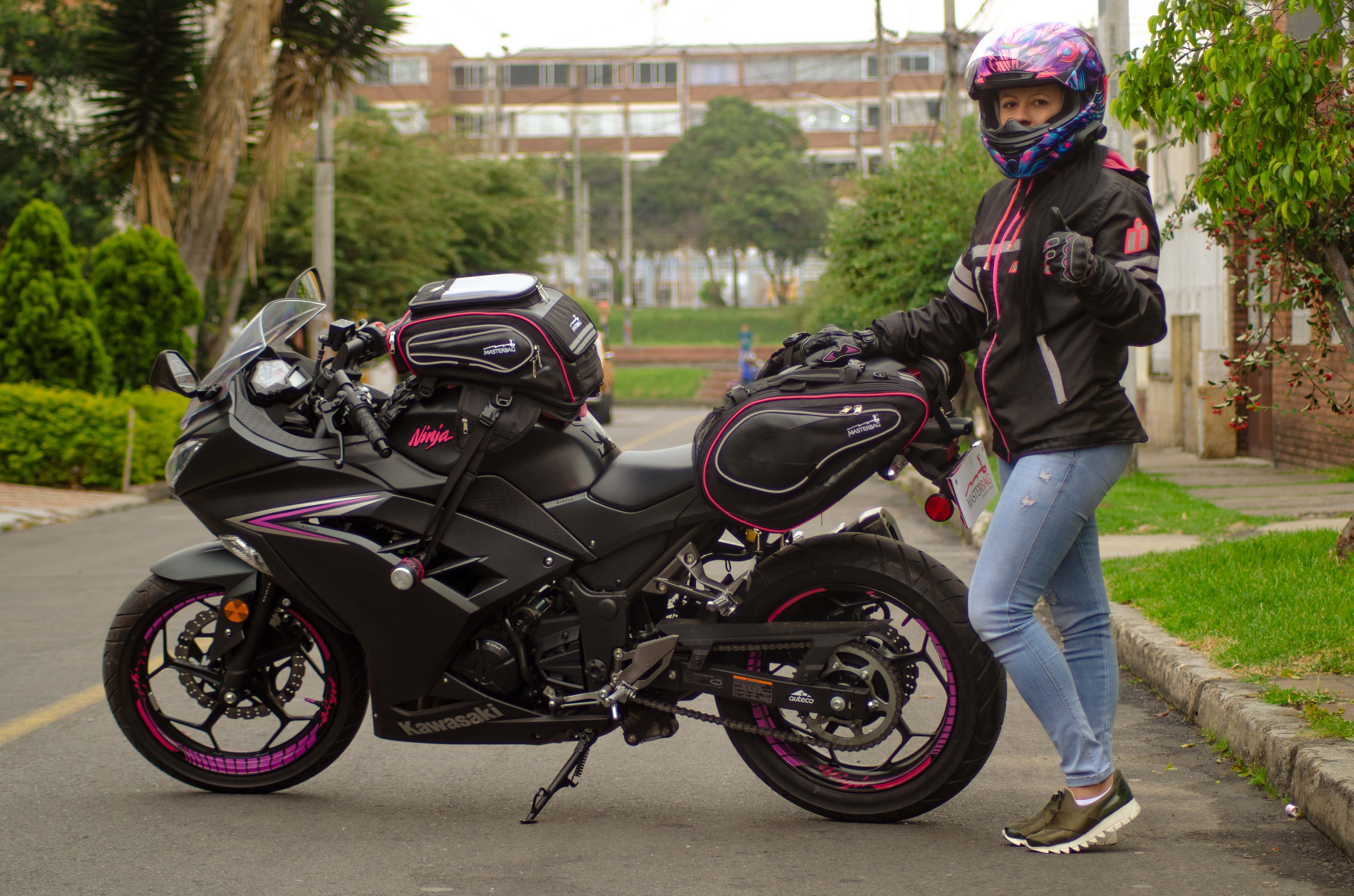 Las Alforjas Tipo Exportación cuentan con impermeabilidad, alta resistencia, materiales de calidad y sujeción segura, convirtiéndolas en una elección inteligente para motociclistas.