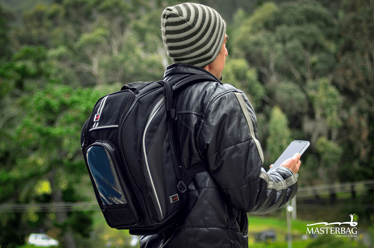 TankBag GPS, cuenta con un visor táctil que facilita la movilidad, con gran adaptación a cualquier moto y sin herrajes, sujeción segura por medio de correas ajustables, versátil y fácil de montar y desmontar.