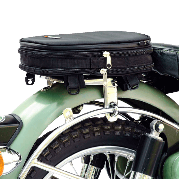 TailBag cuenta con Impermeabilidad y sujeción segura por medio de correas ajustables. Diseñada como porta cascos para ofrecer más espacio de almacenamiento para el equipaje por medio de expansión y cierre seguro.